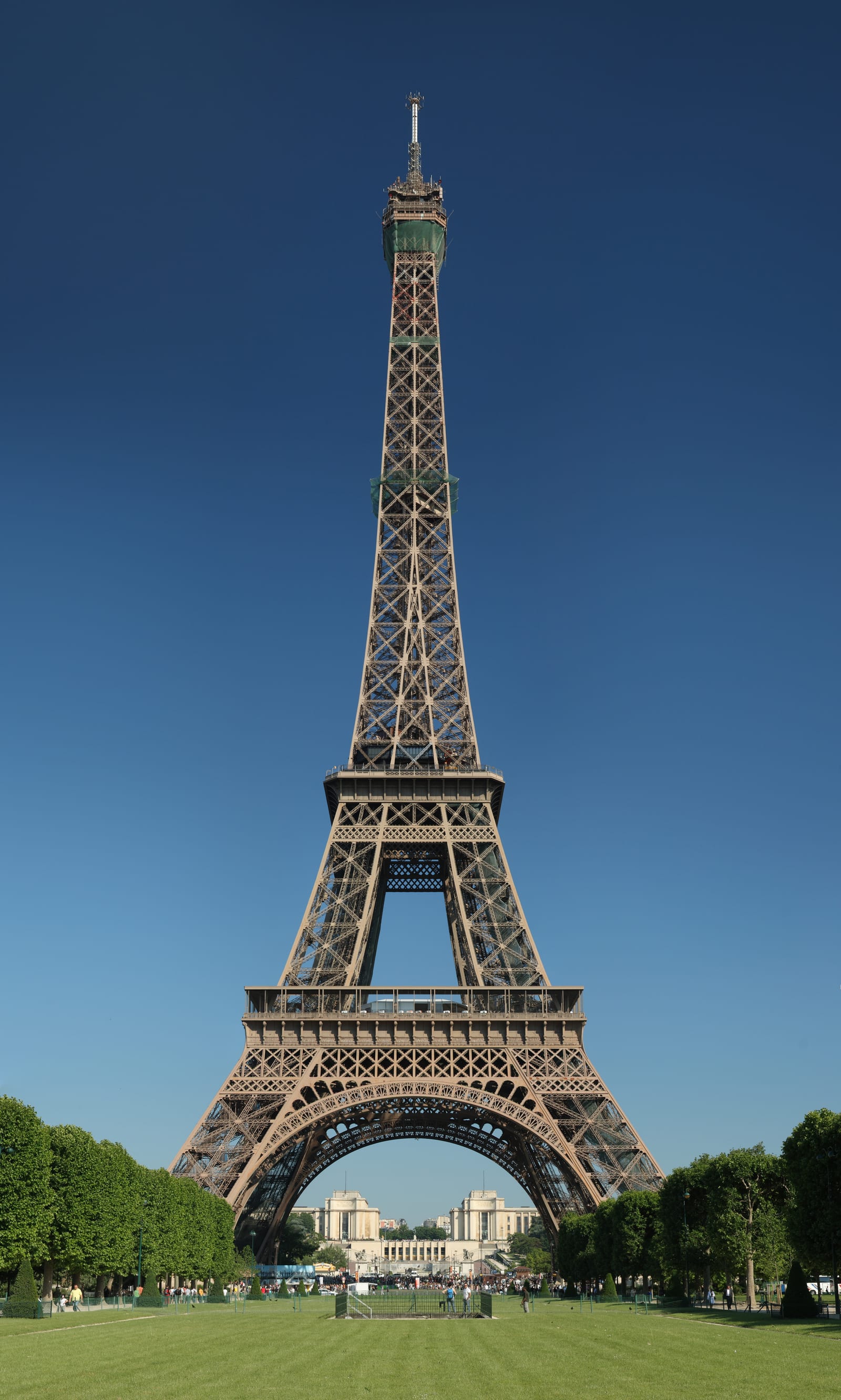 Tour Eiffel — Paris, lieu des cours d'échecs pour adultes
